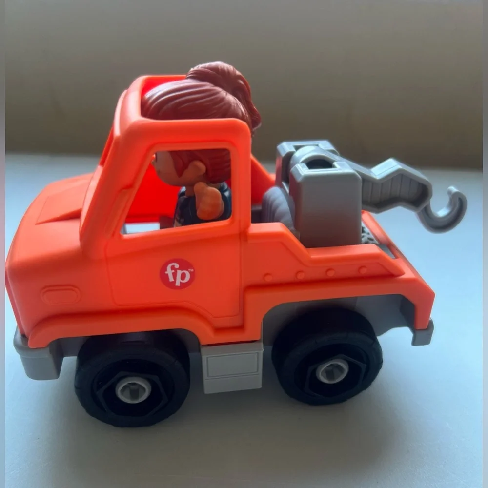 Fisher-Price Little People Toddler Toy Help and Go Tow Truck and Figure